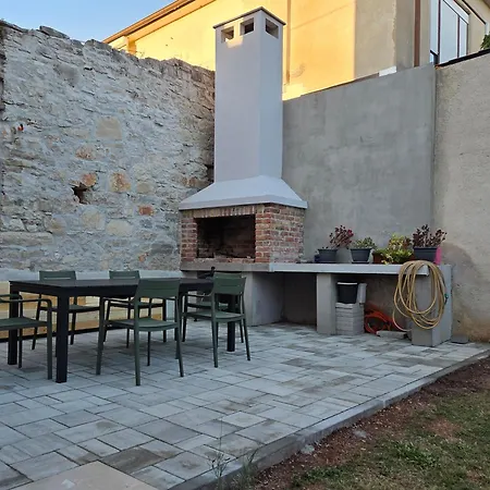 Les - 4 Min Walk From Amphiteatre Pula