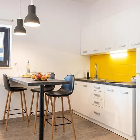 Apartment Les - 4 Min Walk From Amphiteatre Pula