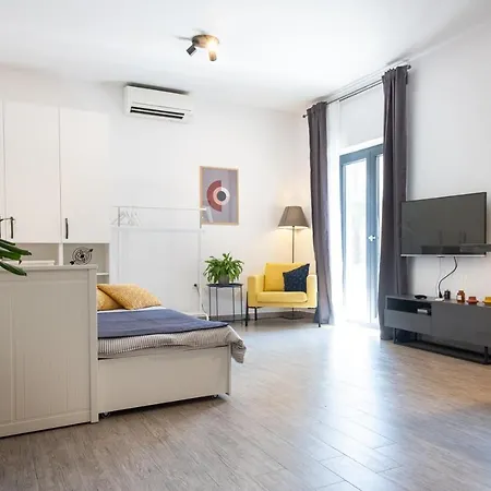 Les - 4 Min Walk From Amphiteatre Pula