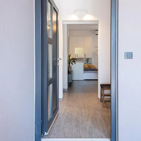 Les - 4 Min Walk From Amphiteatre 公寓 普拉