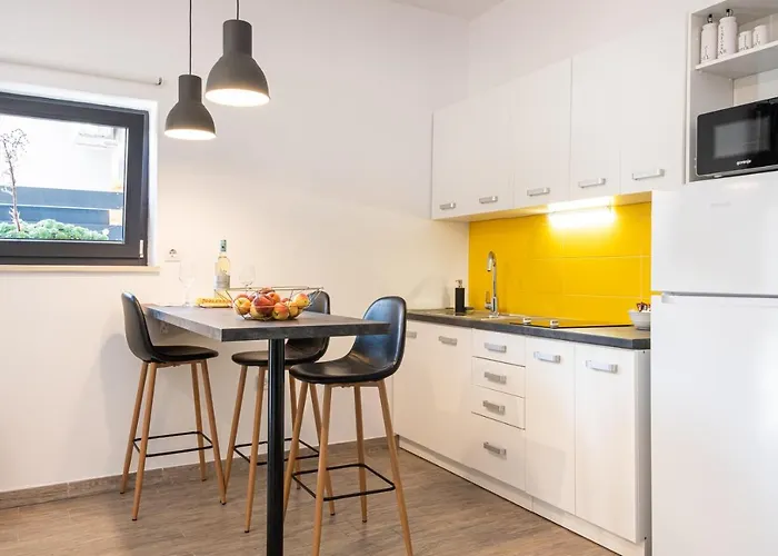 Apartment Les - 4 Min Walk From Amphiteatre Pula