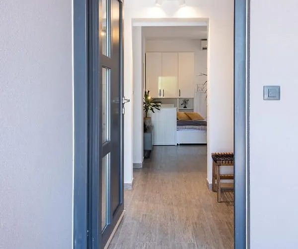 Les - 4 Min Walk From Amphiteatre Apartment Pula